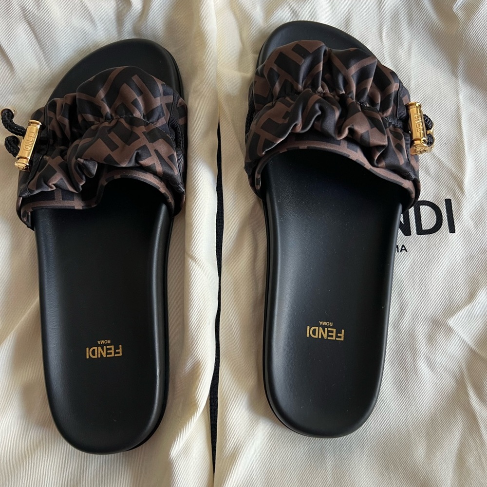 Fendi Authentic Slide Sandal Size 37.5 / 7.5